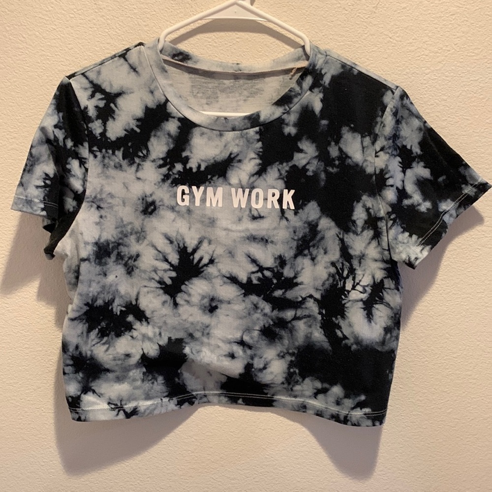 Unbranded Graphic Crop Tee for Women. All tags cut out. GrayBlack&White.